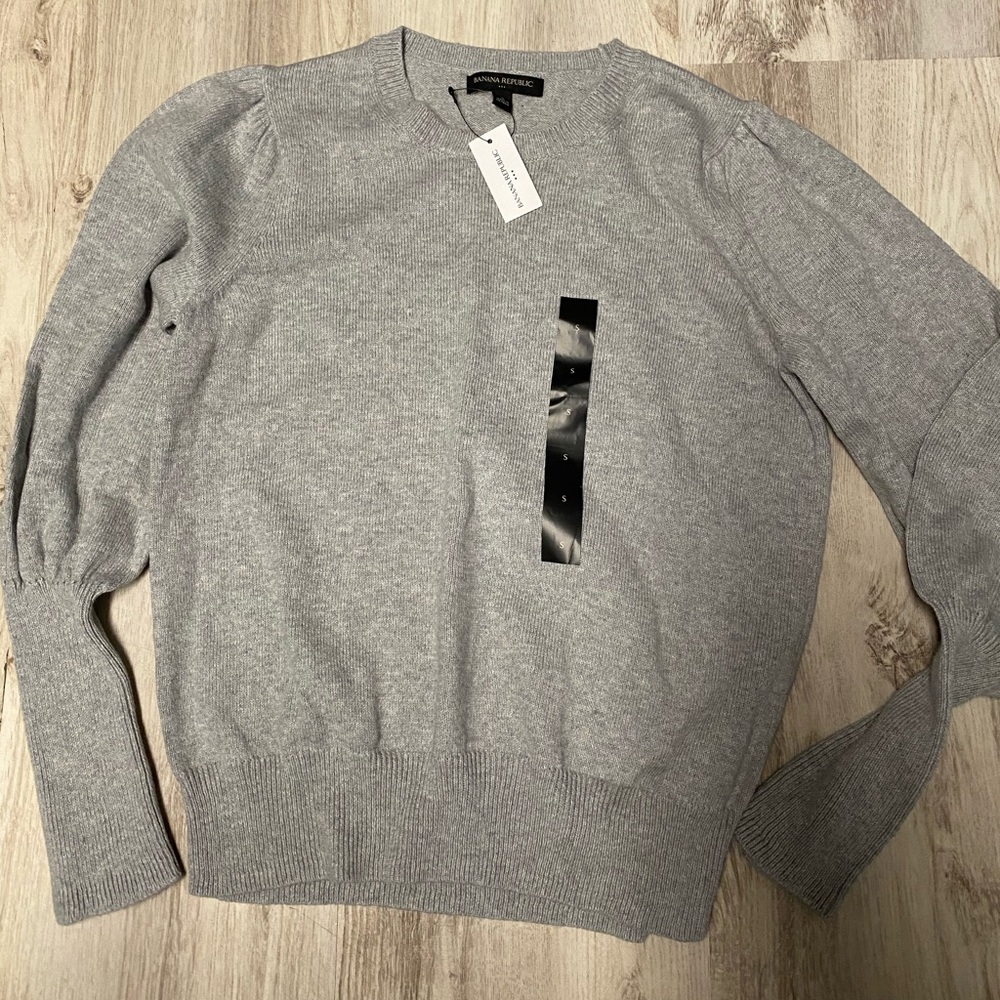 Banana republic gray sweater size small NWT